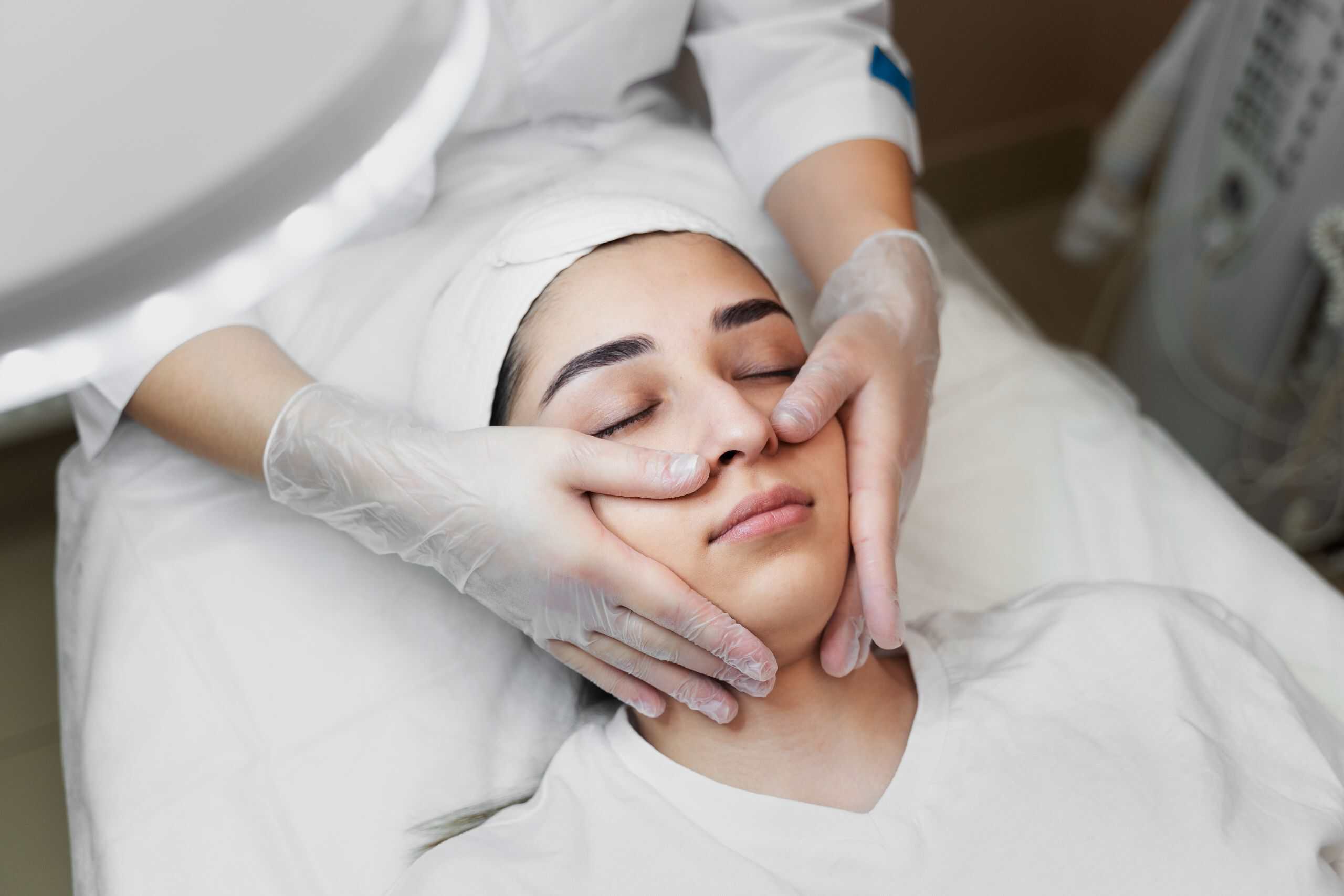 Skin brightening treatment to enhance glow and overall skin clarity by Dr. Vaishna Aesthetic Physician